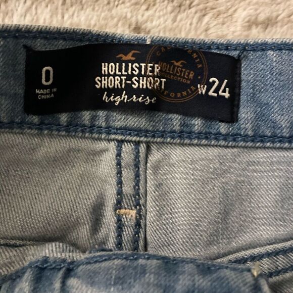 : : HOLLISTER High Rise Cut Off Denim Shorts with Lace Trim on Sides : : - Picture 5 of 8